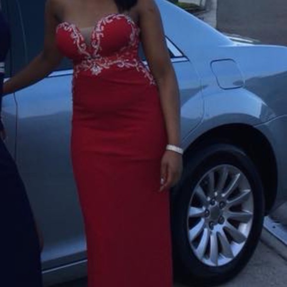 Red dress - Picture 1 of 1